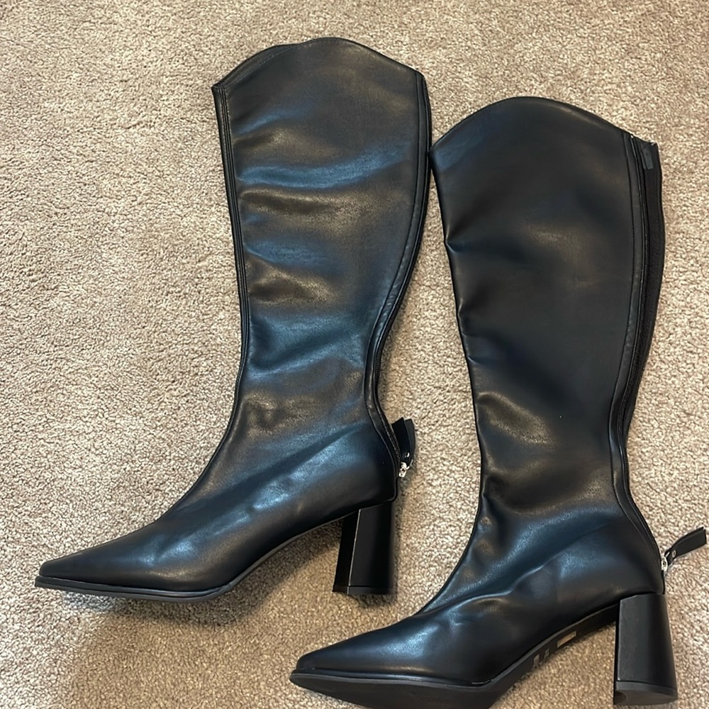 Knee-high faux leather pointed toe block heel boots size 10